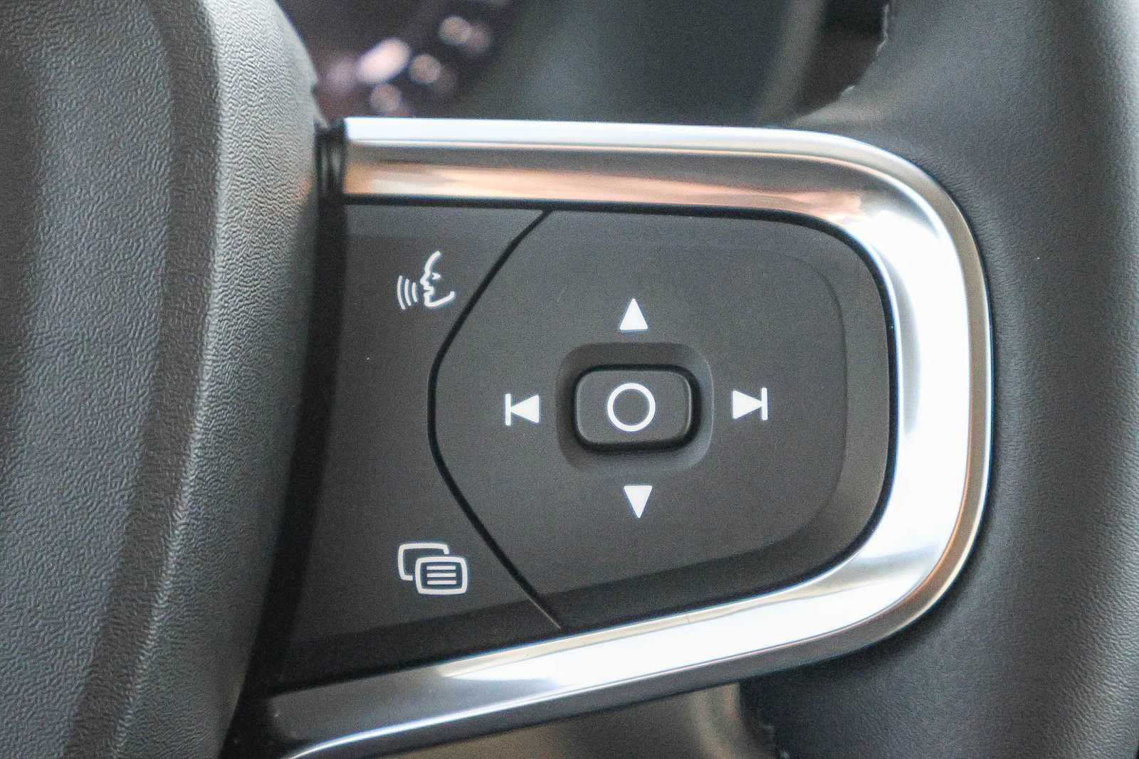 New 2026 Volvo XC40 B4 Plus w/ Climate Package FWD image 34