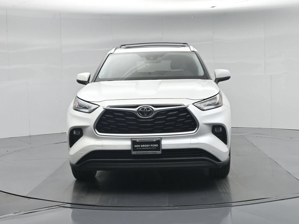 Used 2022 Toyota Highlander Limited FWD image 31