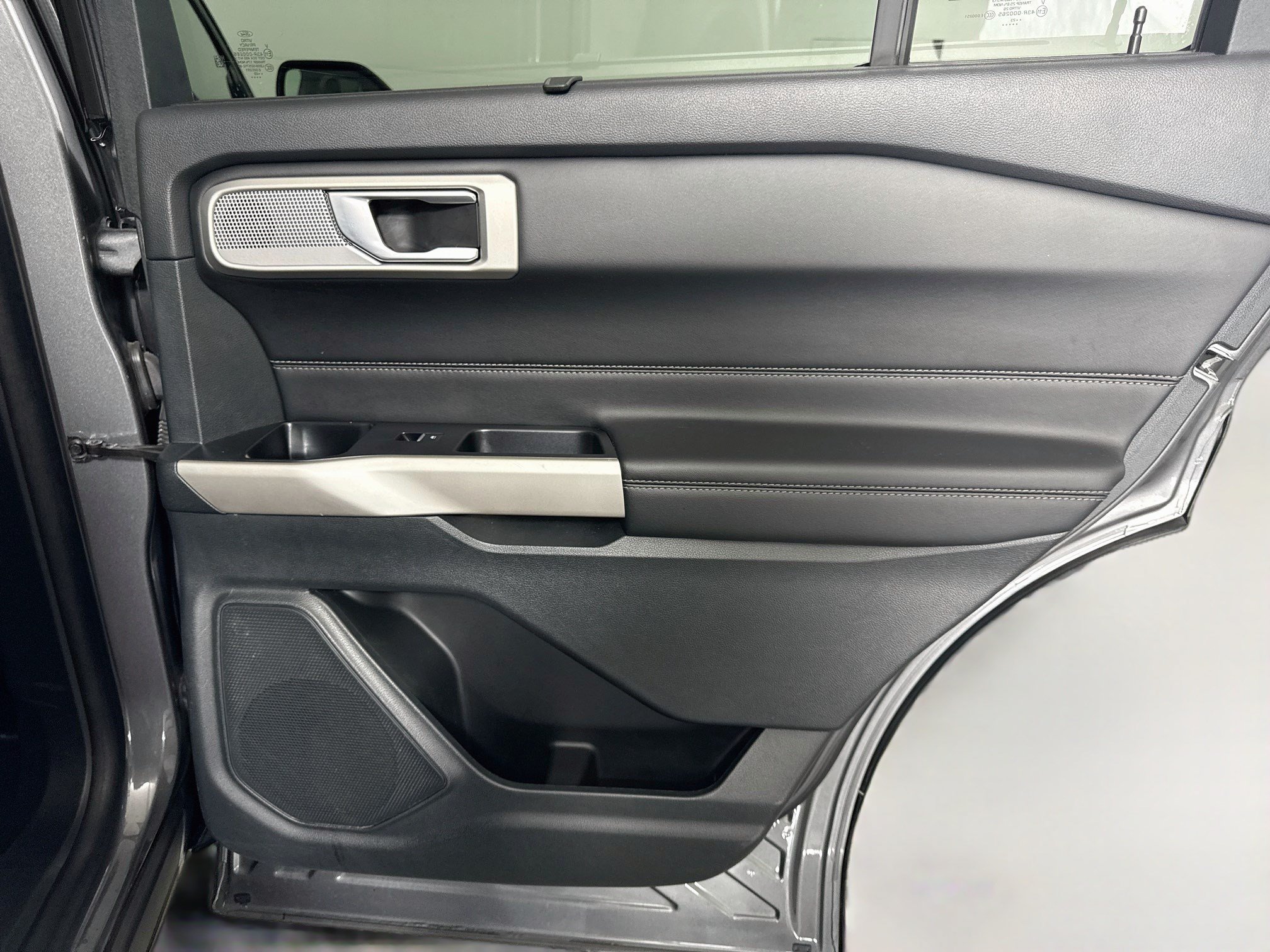 Used 2023 Ford Explorer Limited AWD/4WD image 28