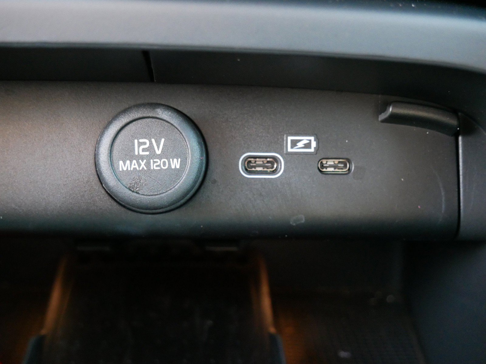 Used 2023 Volvo XC40 Recharge Plus w/ Protection Package Premier AWD/4WD image 21