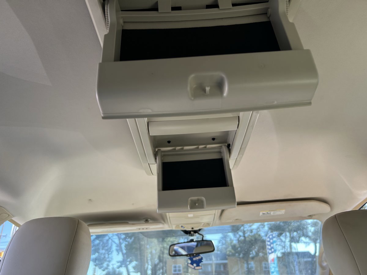 Used 2010 Chrysler Town & Country Limited FWD image 24