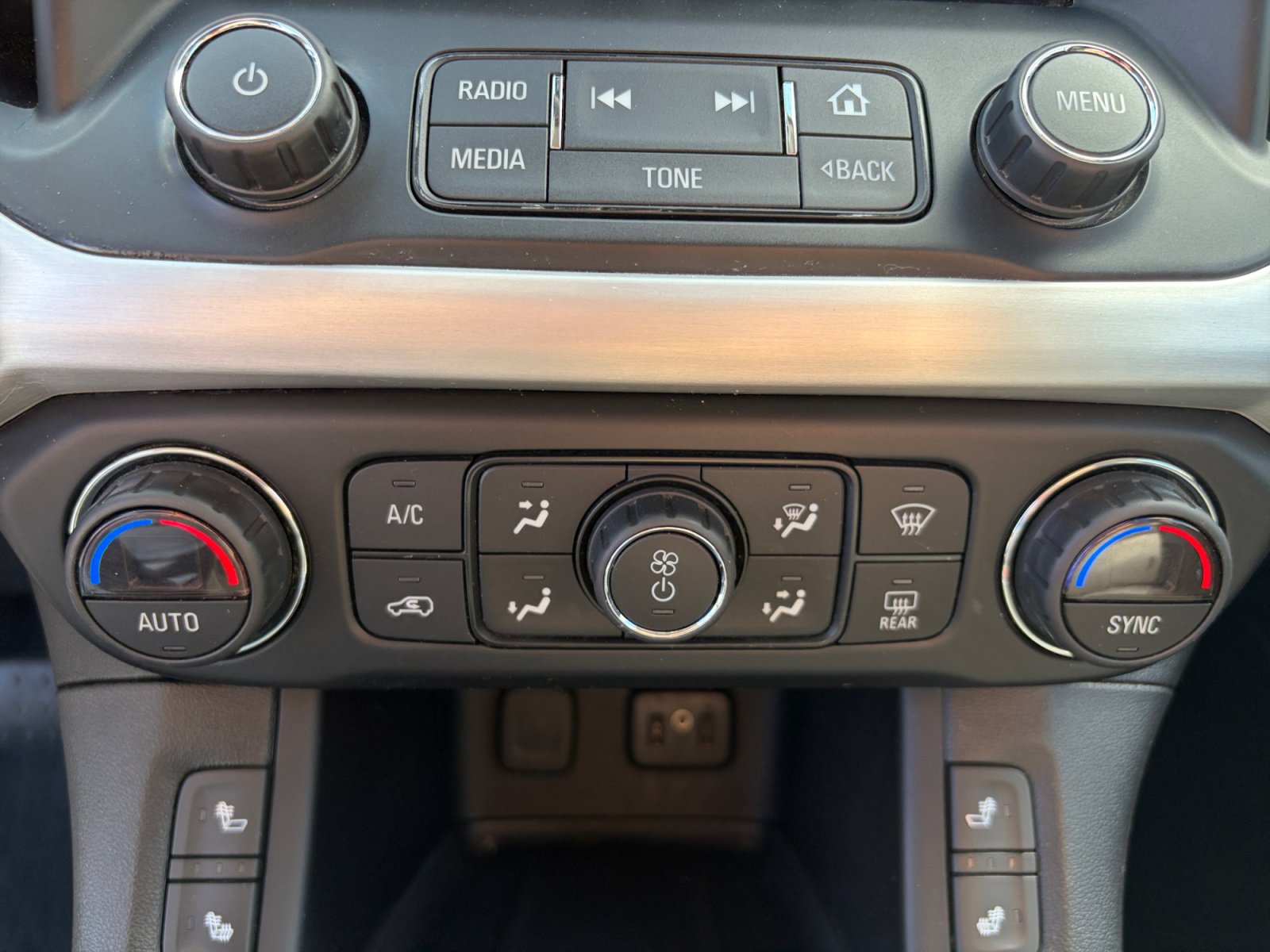 Used 2018 GMC Acadia SLT AWD/4WD image 17