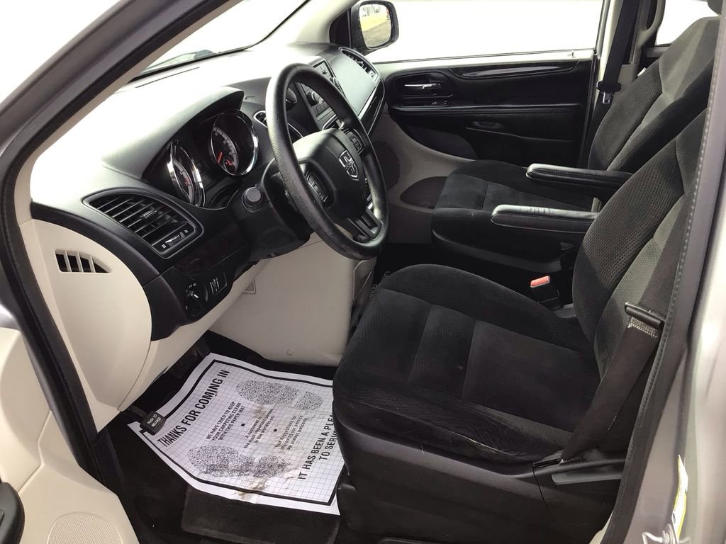 Used 2017 Dodge Grand Caravan SE image 9