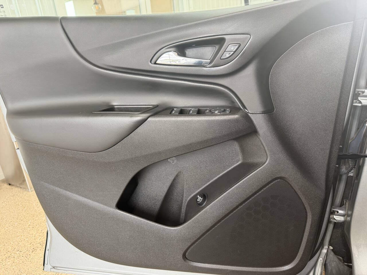 Used 2023 Chevrolet Equinox LT FWD image 19