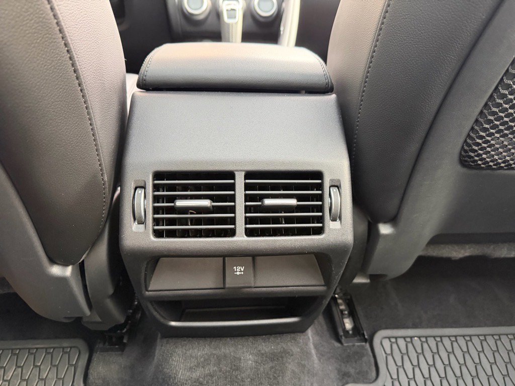 Used 2020 Jaguar E-PACE SE image 12