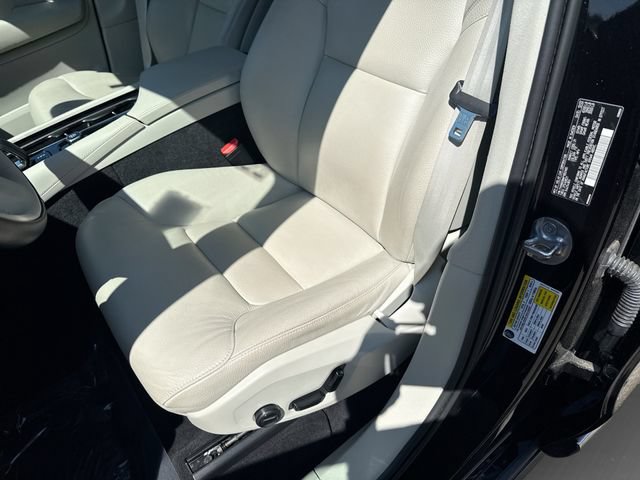 Used 2023 Volvo XC90 T8 Plus w/ Protection Package Premier AWD/4WD image 17