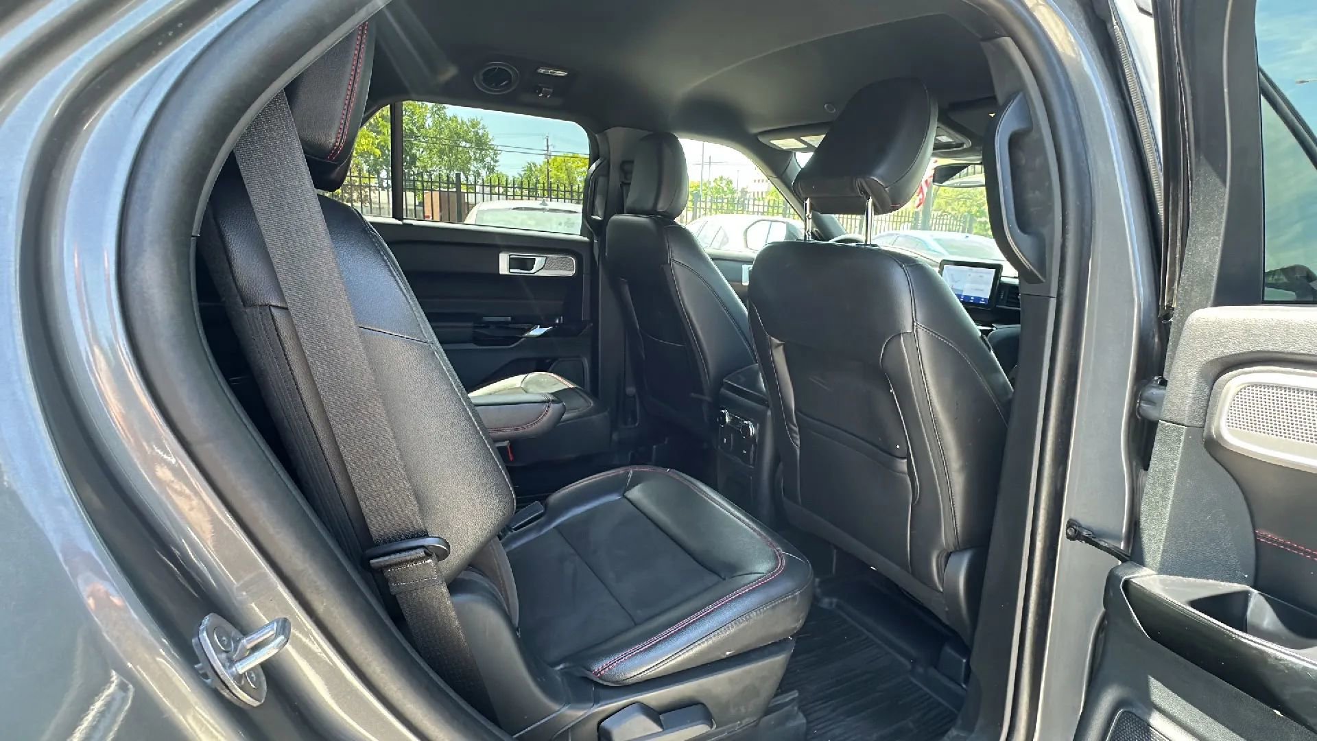 Used 2023 Ford Explorer ST-Line AWD/4WD image 16