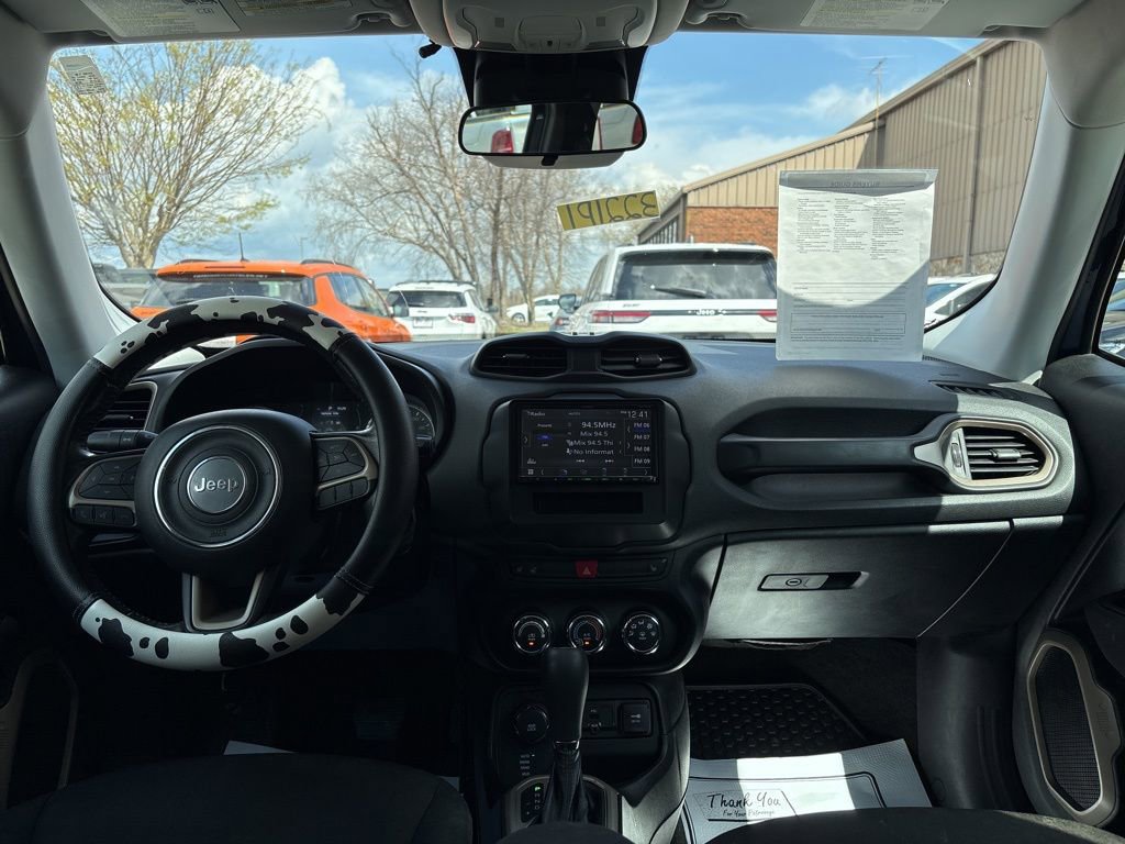 Used 2017 Jeep Renegade Latitude w/ Cold Weather Group image 20