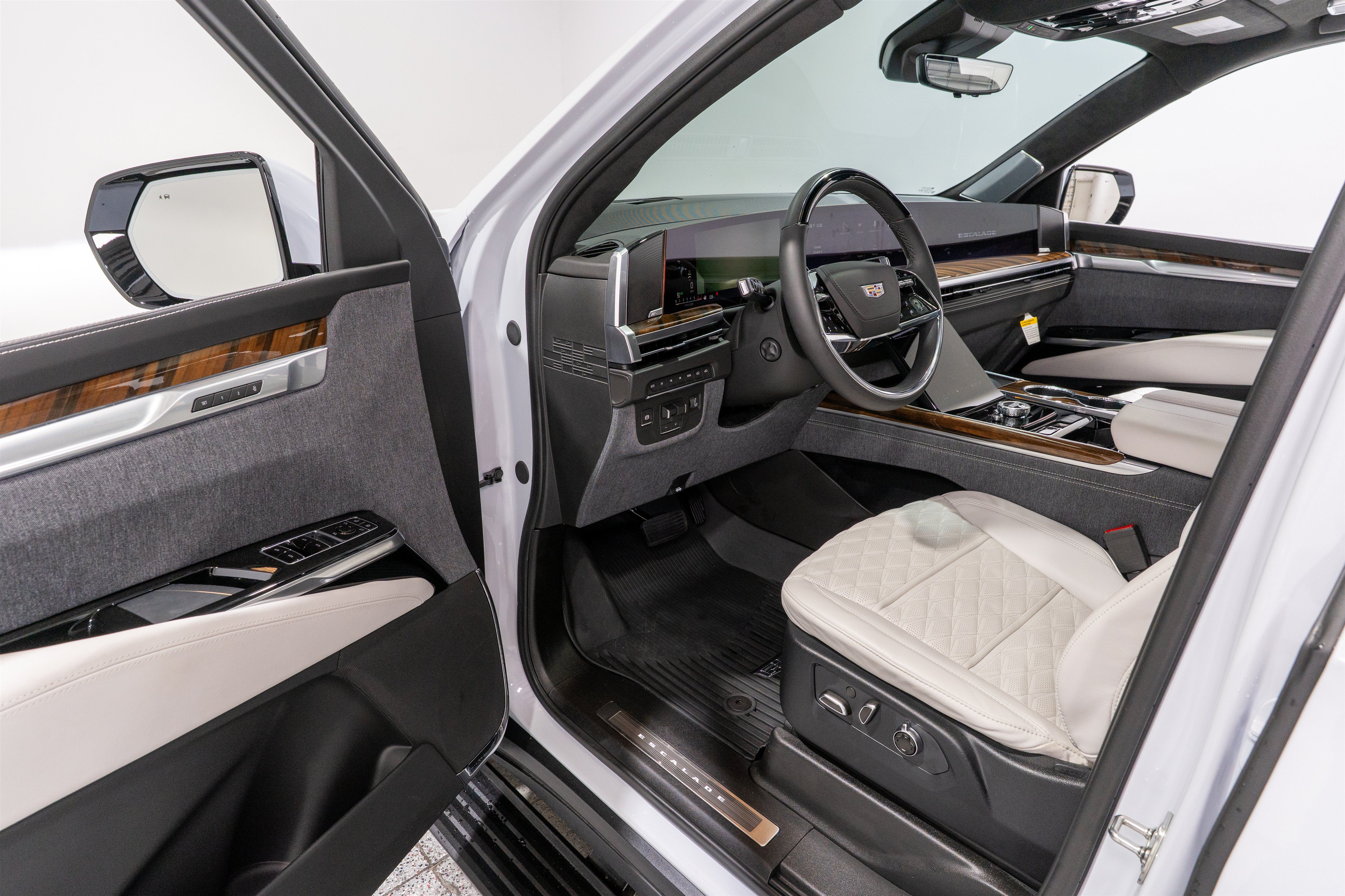 Used 2026 Cadillac Escalade Platinum Sport w/ LPO, ONYX Package AWD/4WD image 14