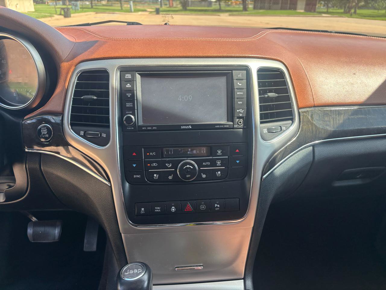 Used 2011 Jeep Grand Cherokee Overland Summit AWD/4WD image 17