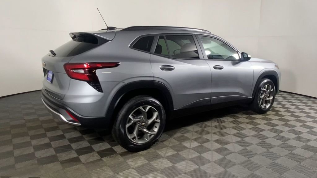 New 2026 Chevrolet Trax LT w/ Driver Confidence Package image 9