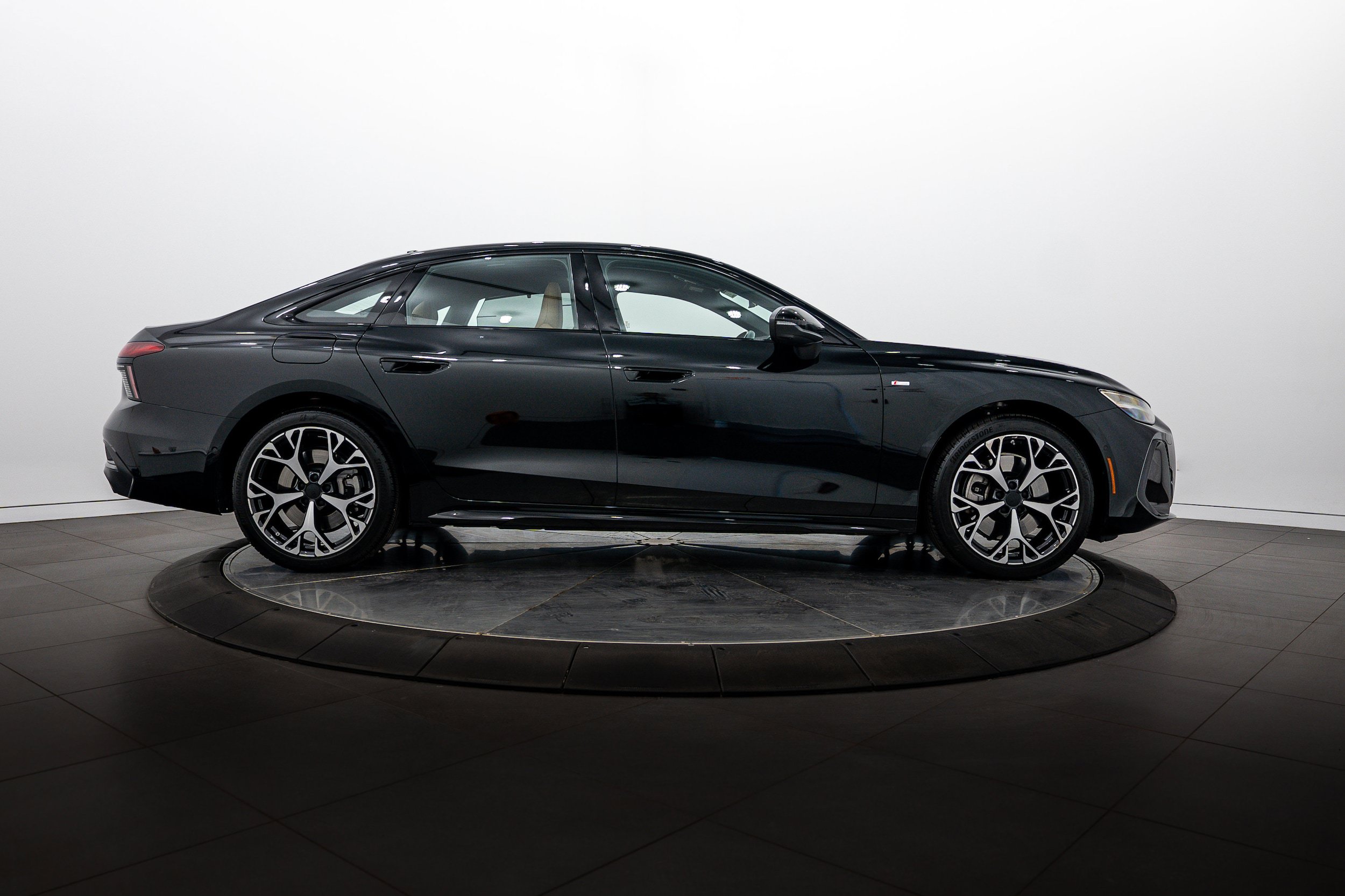 Used 2026 Audi A6 Premium Plus w/ Premium Plus Package AWD/4WD image 3