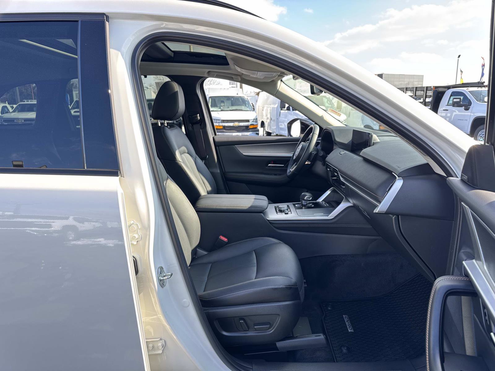 Used 2025 MAZDA CX-90 Plug-In Hybrid w/Premium Sport image 16