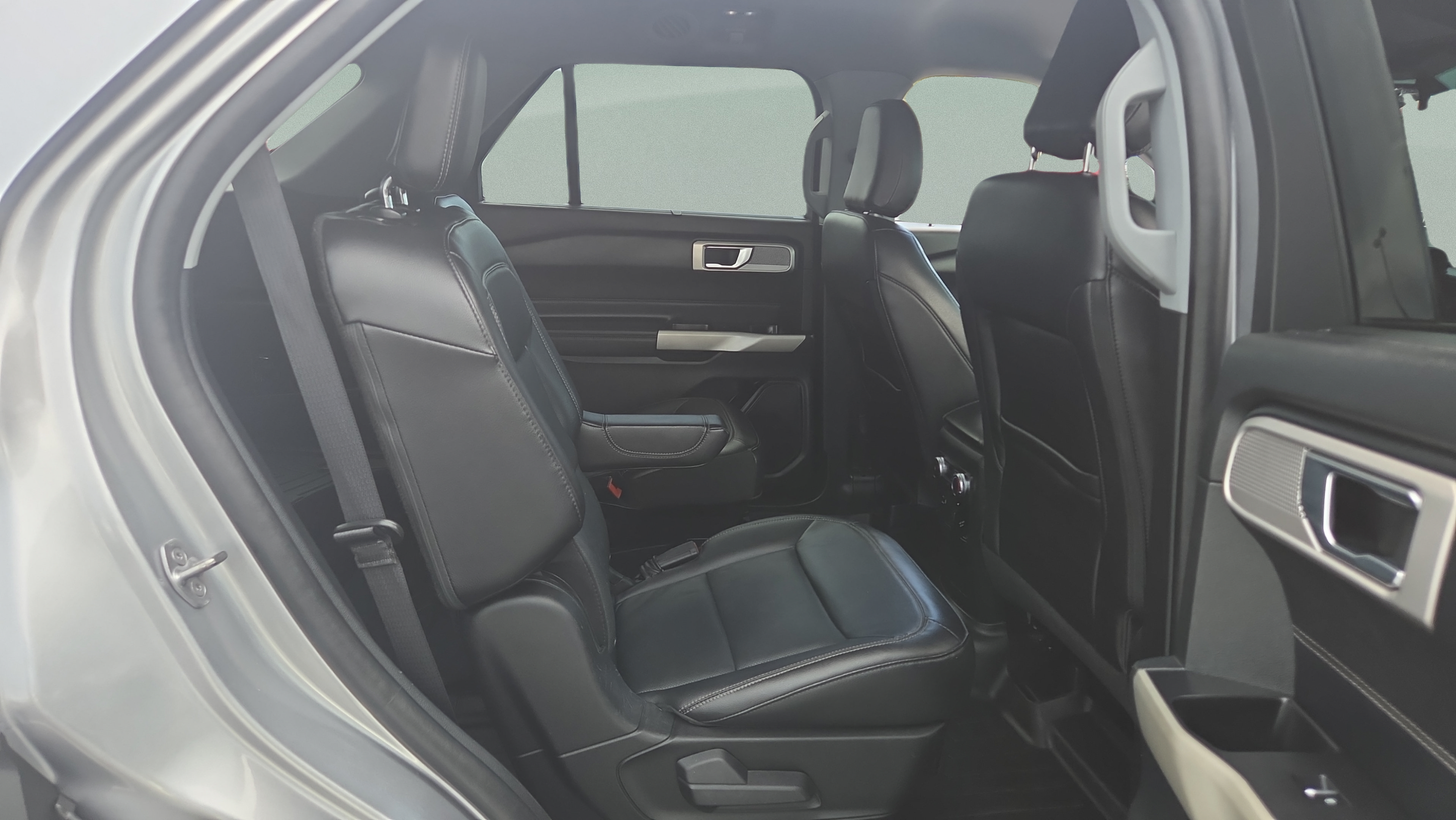 Used 2021 Ford Explorer Limited w/ Equipment Group 301A RWD image 15