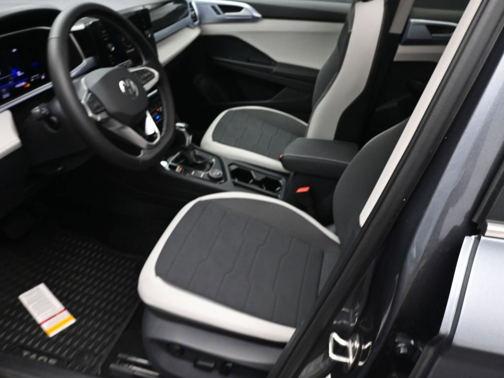 New 2025 Volkswagen Taos SE image 18