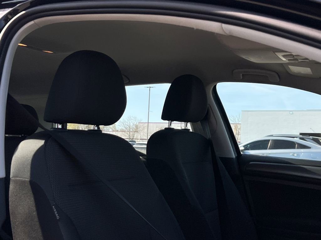 Used 2018 Volkswagen Golf SE FWD image 11