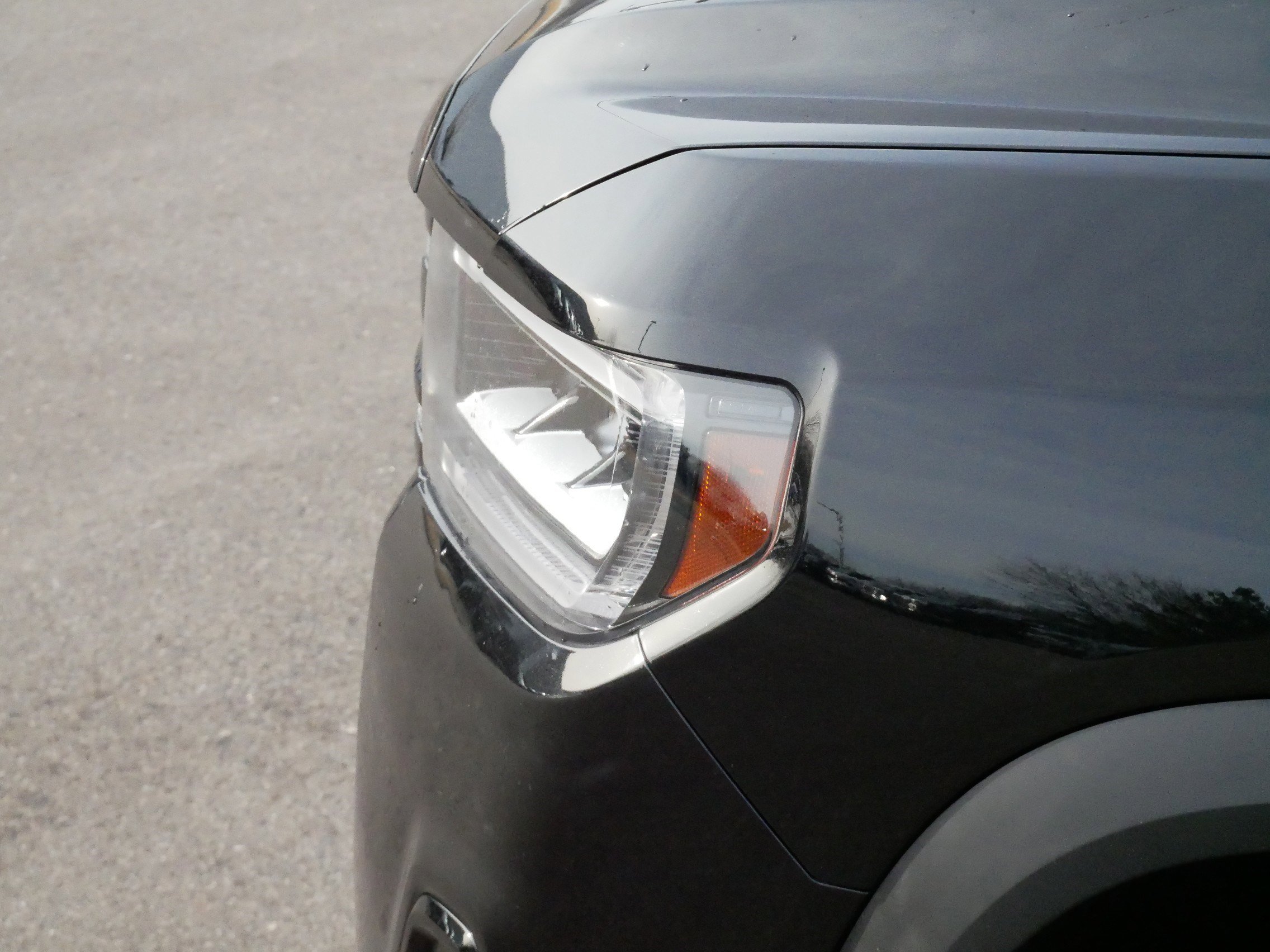 Used 2023 GMC Acadia SLT w/ Elevation Edition image 16