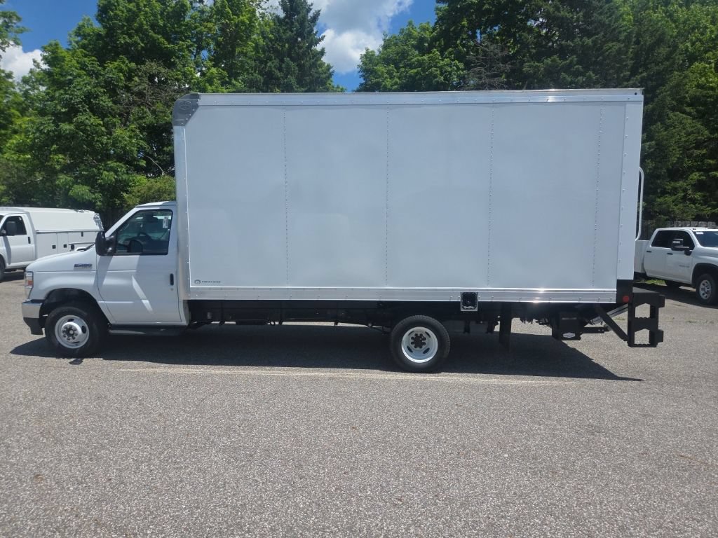 New 2026 Ford E-450 and Econoline 450 Super Duty w/ Power Equipment Group RWD image 5