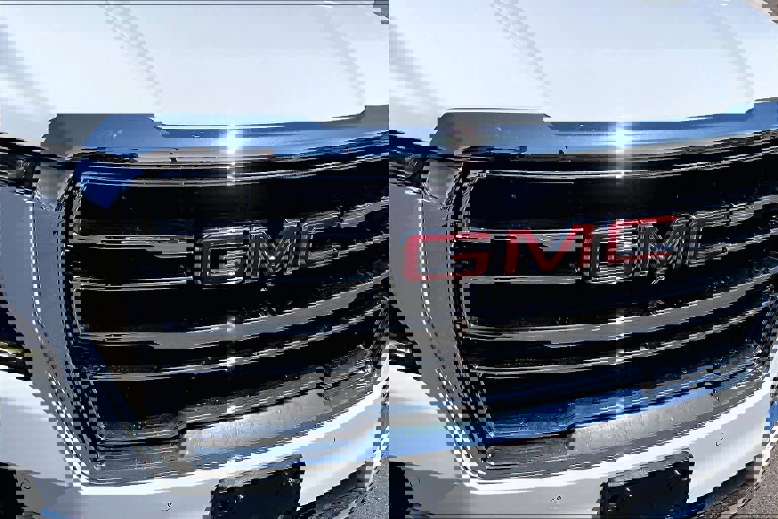 Used 2022 GMC Yukon XL SLT w/ SLT Premium Package image 30