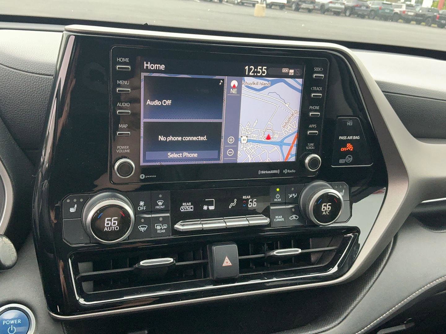 Used 2020 Toyota Highlander XLE AWD/4WD image 21