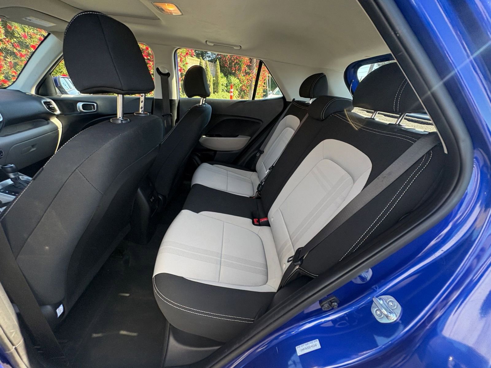 Used 2025 Hyundai Venue SEL image 24