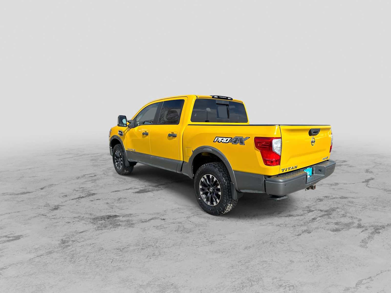 Used 2017 Nissan Titan S image 6