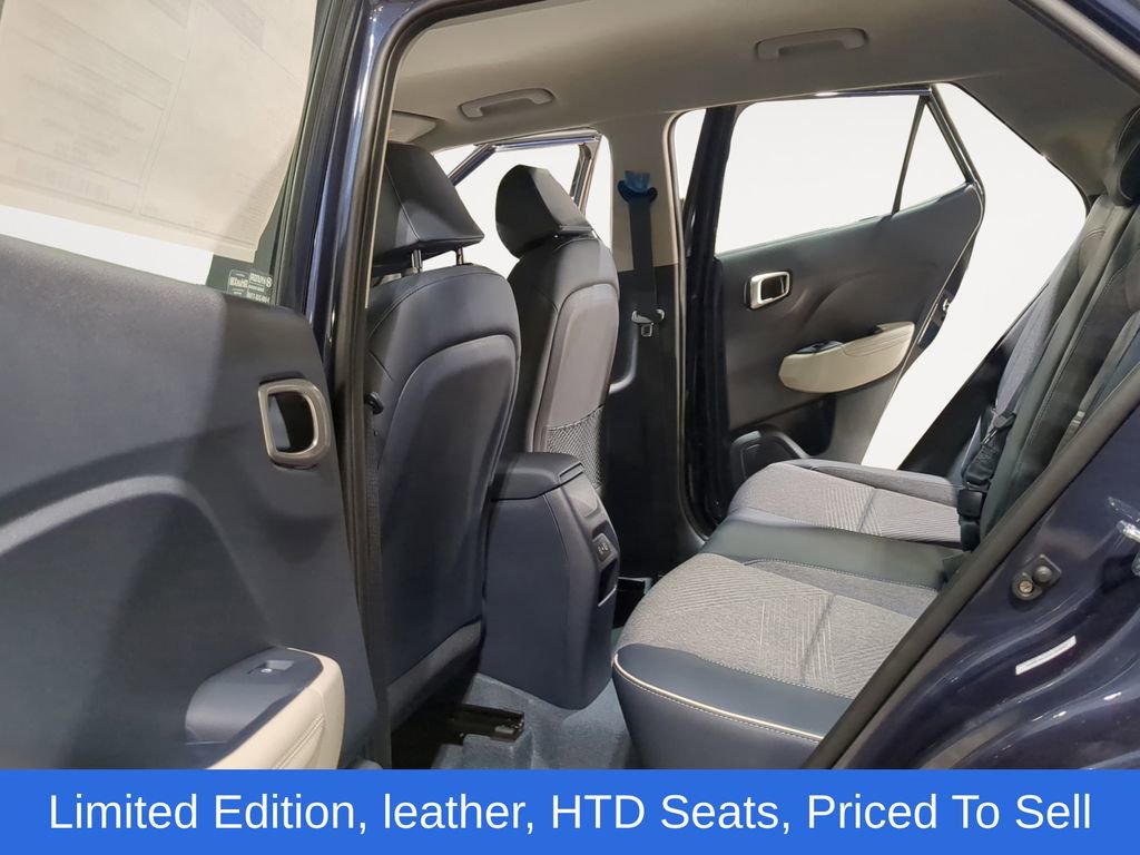 Used 2025 Hyundai Venue Limited image 13