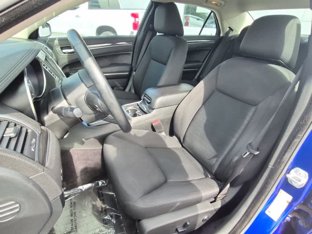 Used 2018 Chrysler 300 Touring w/ Chrome Appearance Package RWD image 10