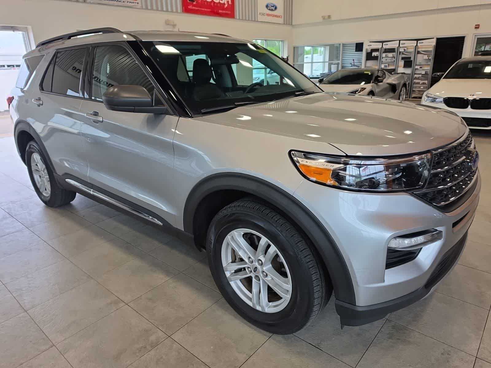 Used 2023 Ford Explorer XLT w/ Equipment Group 202A AWD/4WD image 5