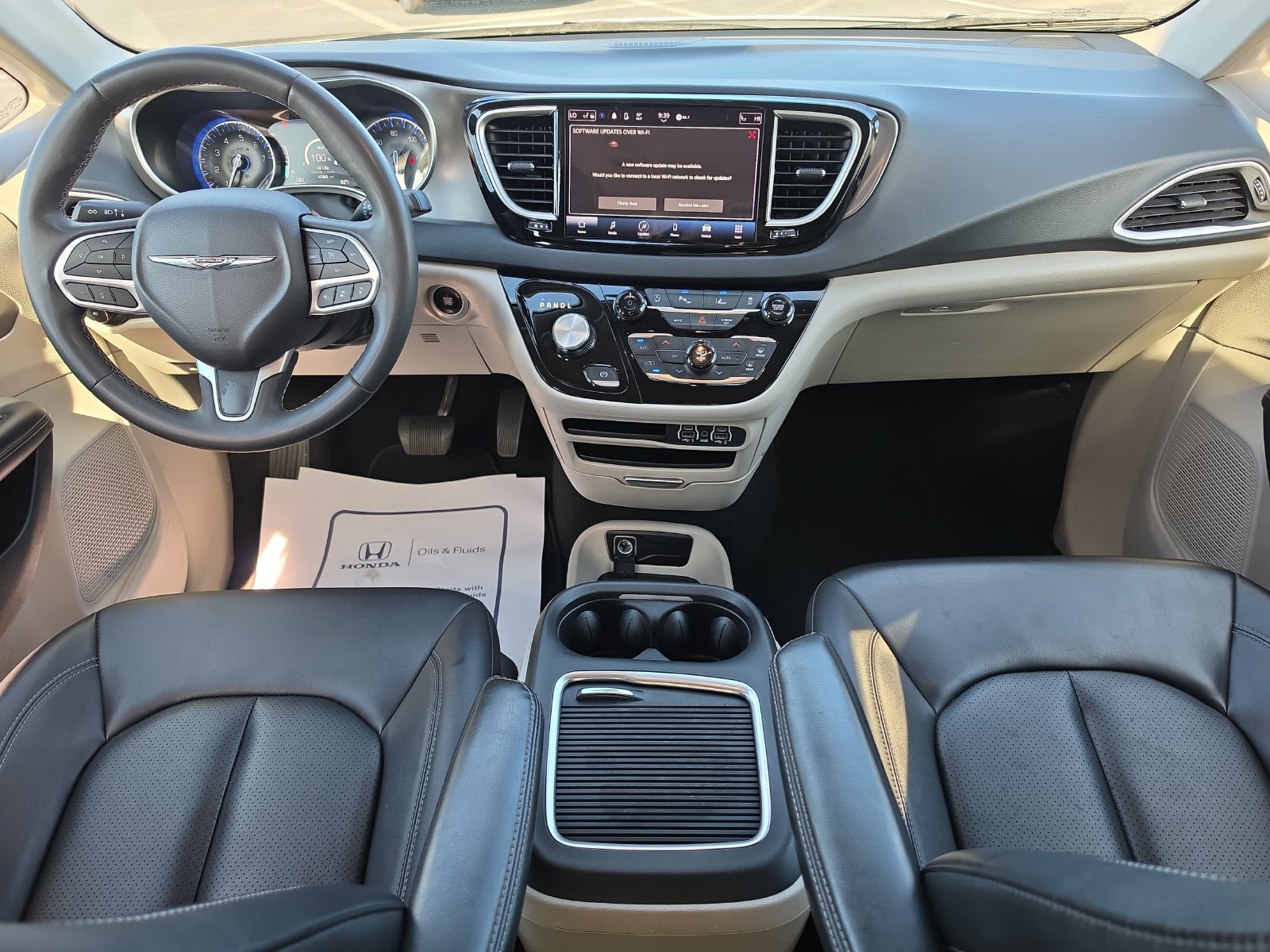 Used 2024 Chrysler Pacifica Touring-L FWD image 9