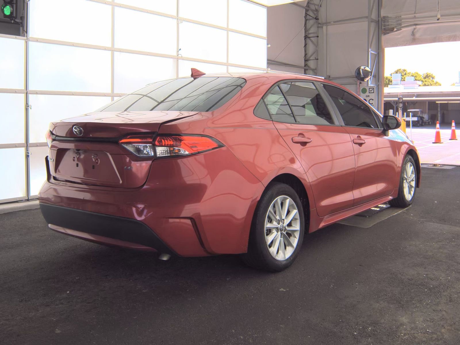 Used 2020 Toyota Corolla LE w/ LE Premium Package image 2