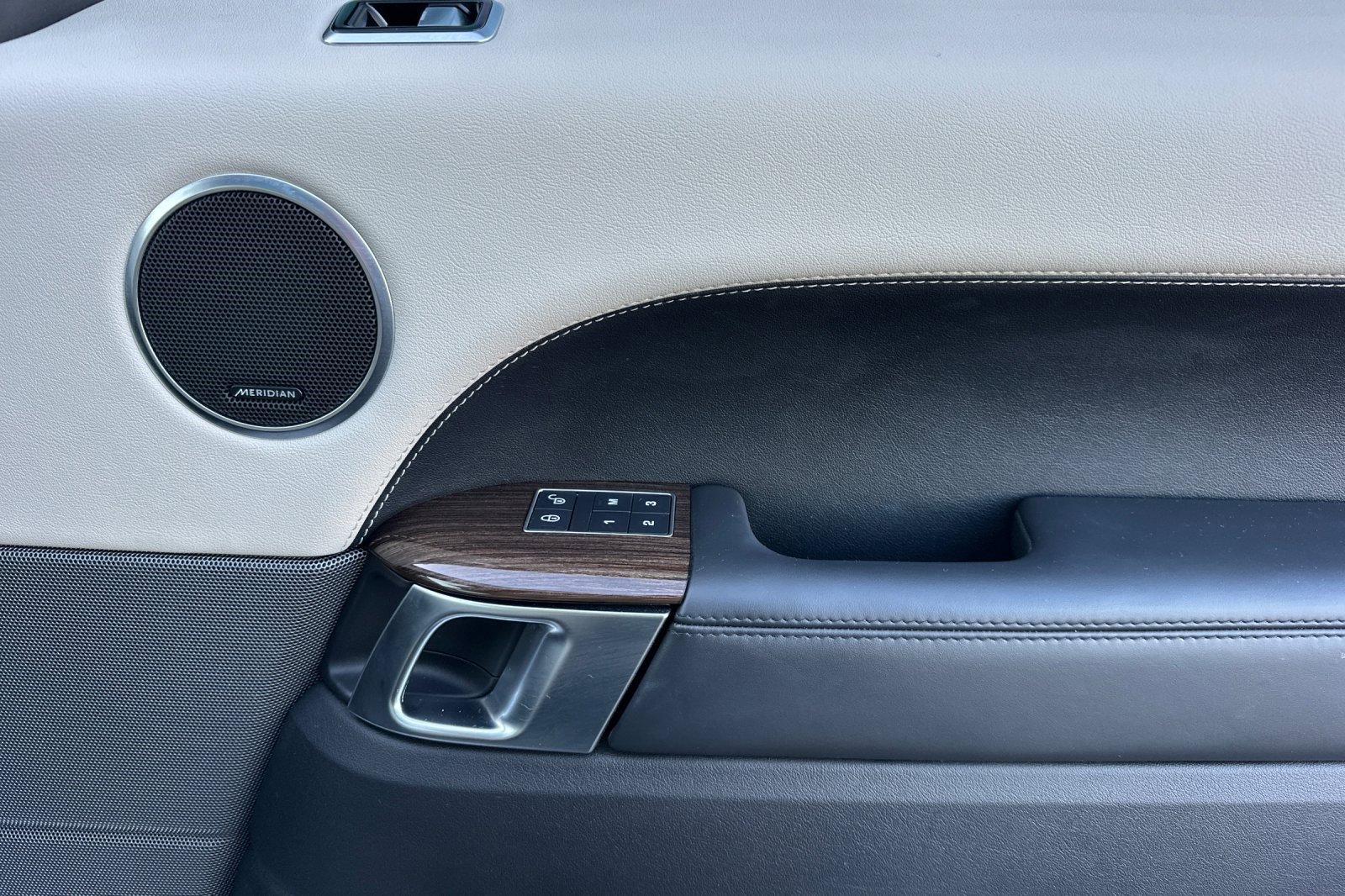 Used 2019 Land Rover Range Rover Sport HSE image 19