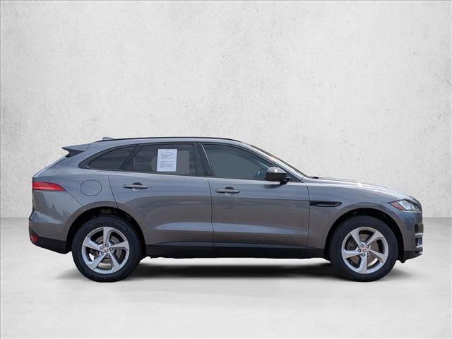 Used 2017 Jaguar F-PACE Premium image 4