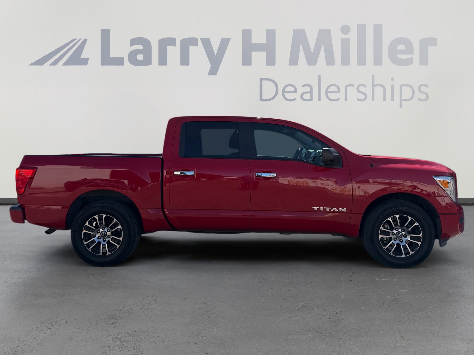 Used 2021 Nissan Titan SV w/ SV Convenience Package RWD image 6