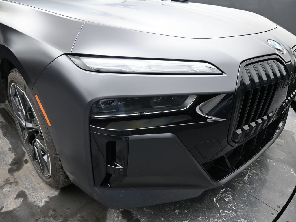 Used 2023 BMW 760i xDrive image 23