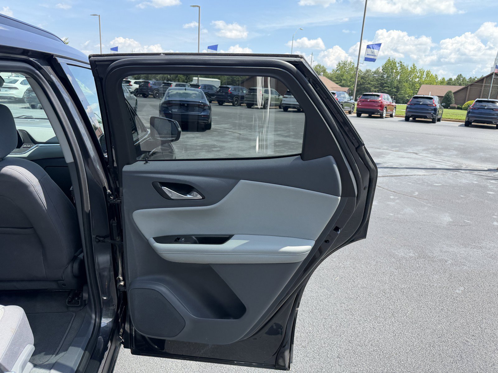 Used 2022 Chevrolet Blazer LT FWD image 13