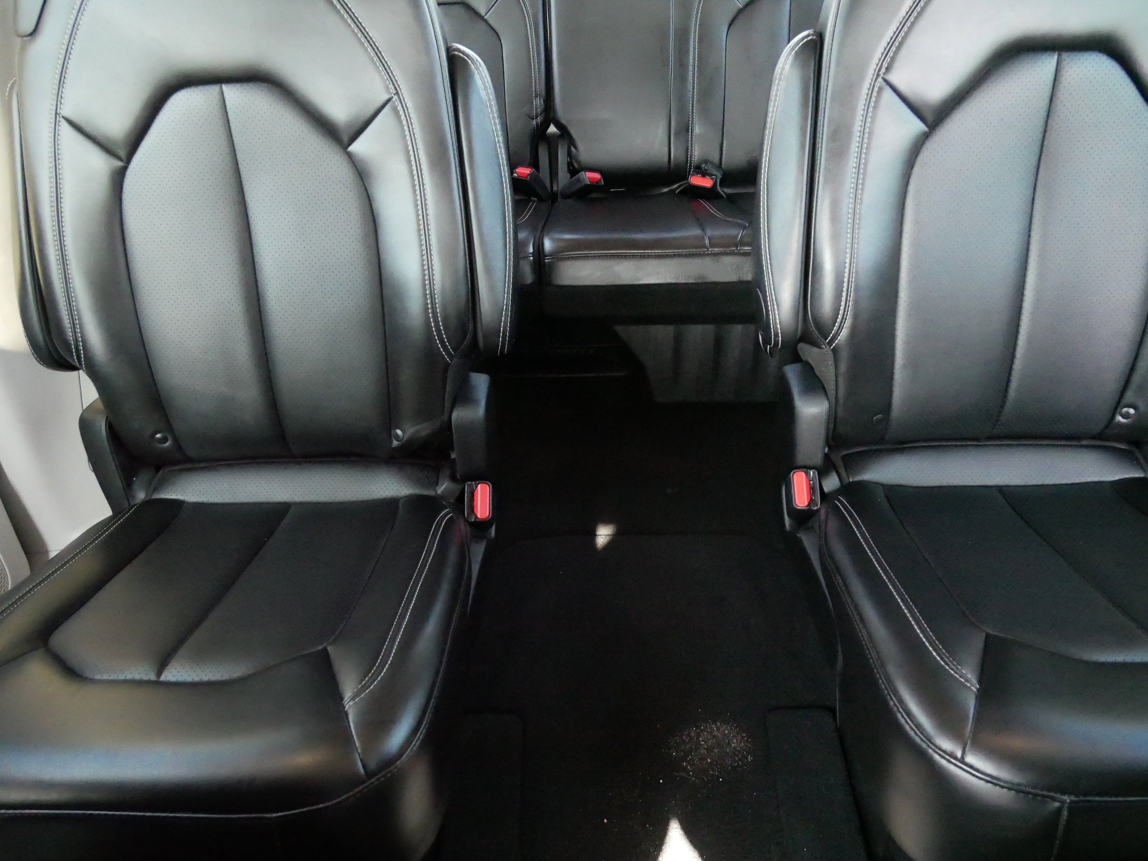 Used 2024 Chrysler Pacifica Touring-L image 13