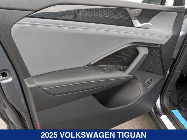 New 2025 Volkswagen Tiguan SE AWD/4WD image 10