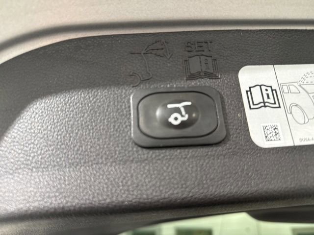 Used 2017 Ford Escape Titanium image 17