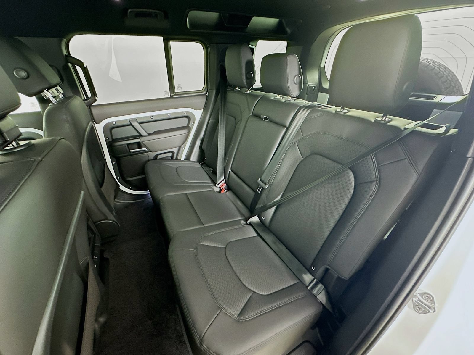 New 2026 Land Rover Defender 110 X-Dynamic SE AWD/4WD image 37