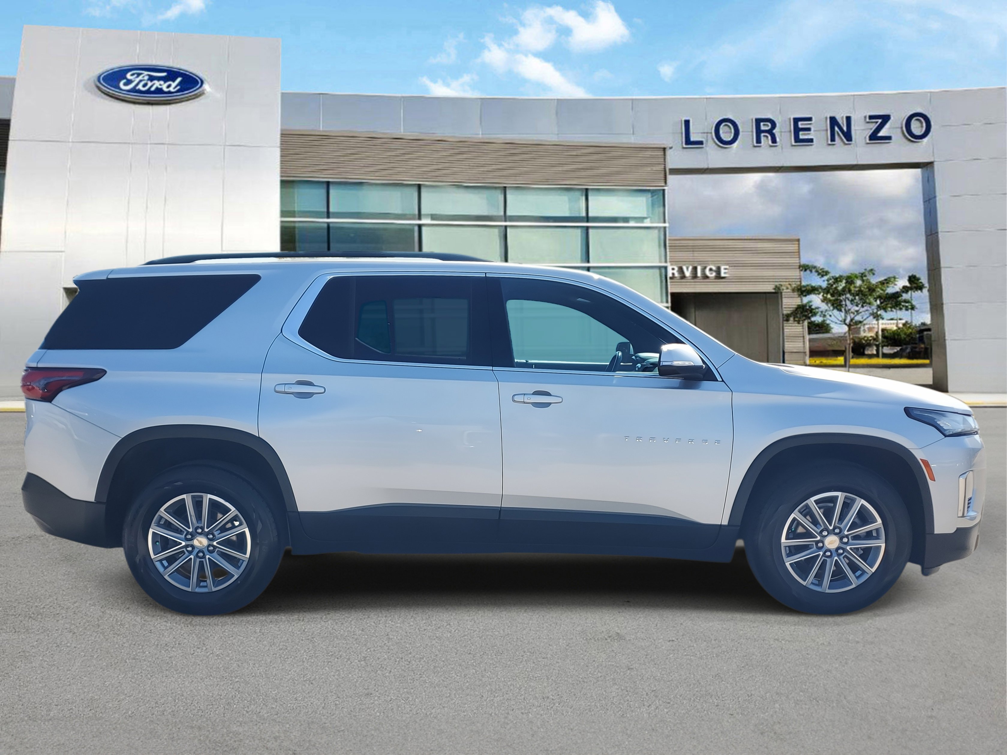 Used 2022 Chevrolet Traverse LT image 4