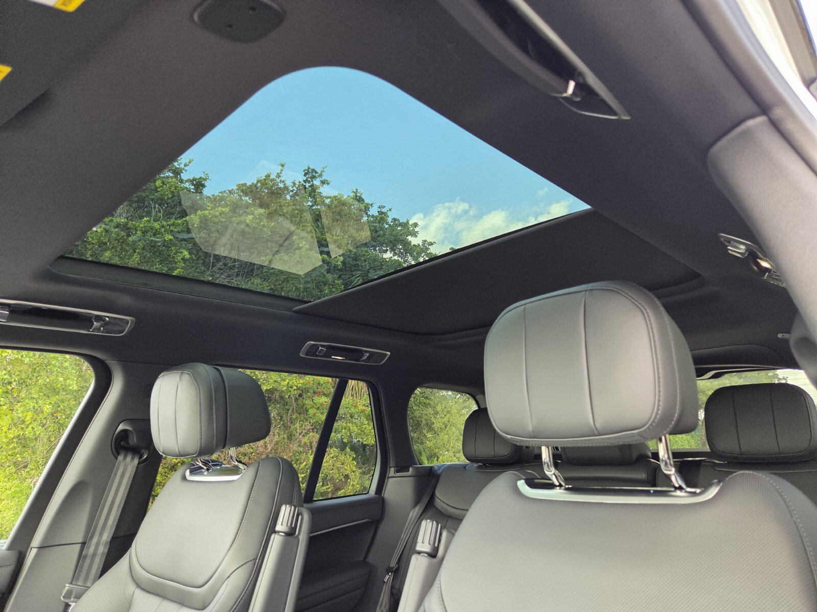 New 2025 Land Rover Range Rover SE image 14