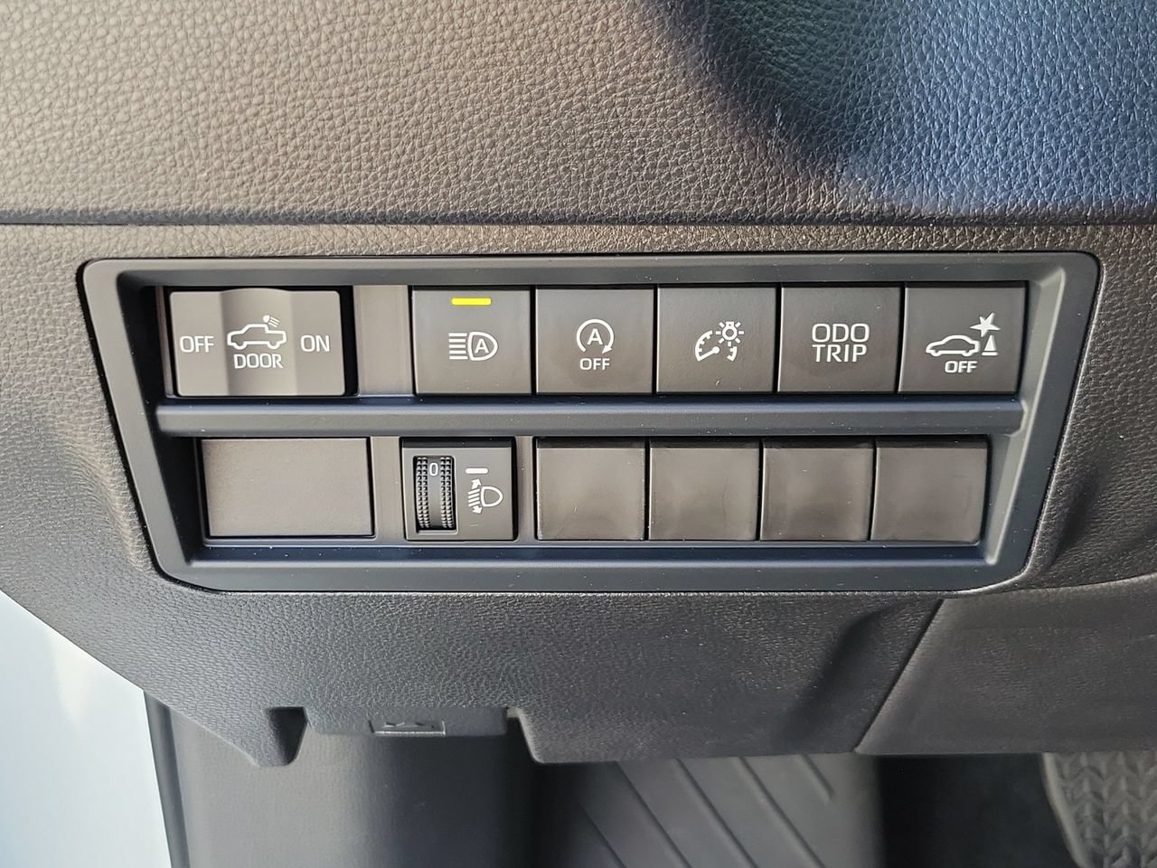 Used 2026 Toyota Tundra SR5 w/ SR5 Convenience Package AWD/4WD image 30