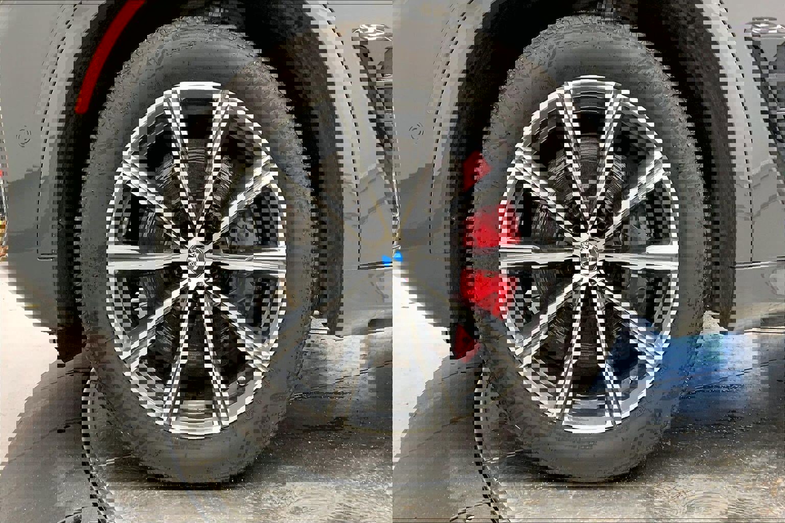 Used 2025 BMW X5 M60i w/ Executive Package image 8