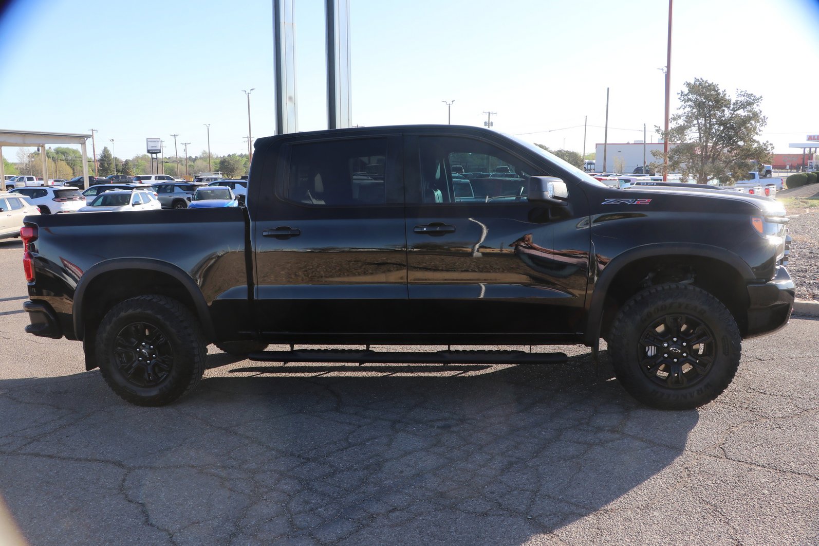 Used 2023 Chevrolet Silverado 1500 ZR2 w/ Technology Package image 8