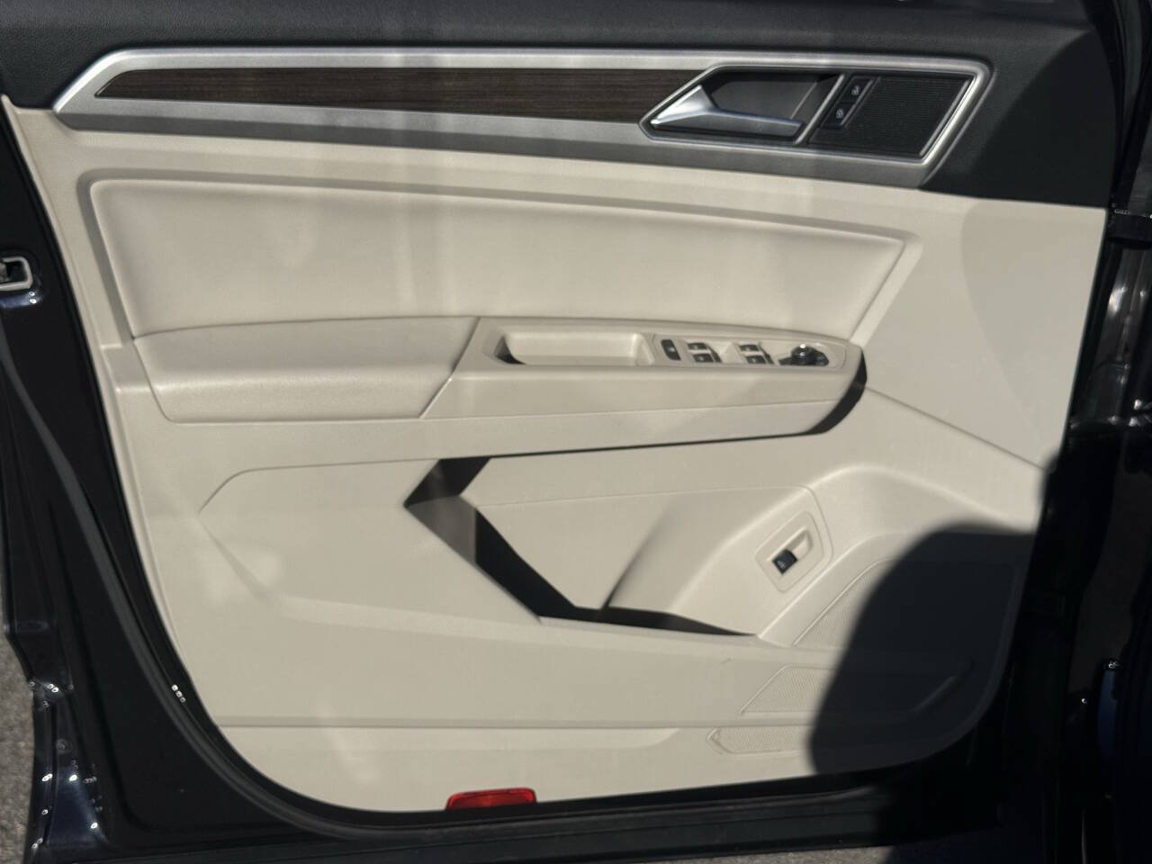 Used 2019 Volkswagen Atlas SEL R-Line AWD/4WD image 9