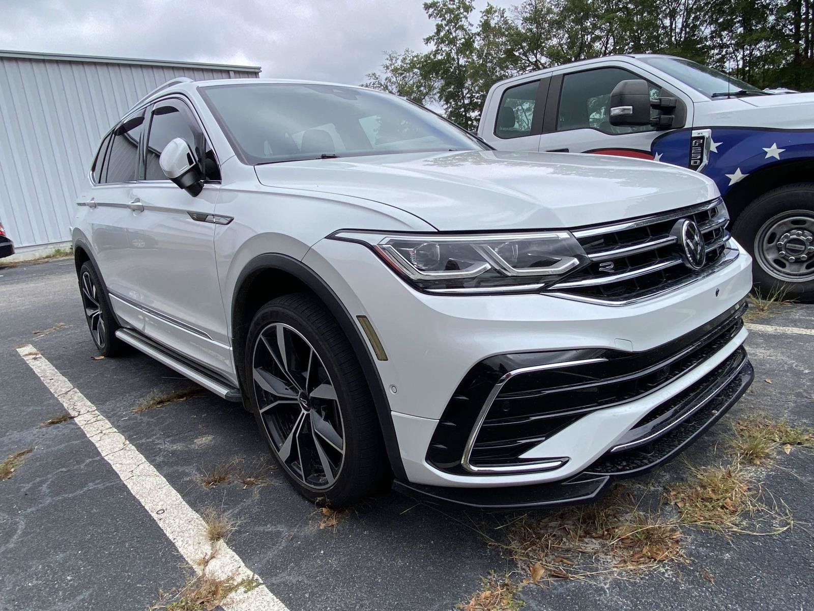 Used 2022 Volkswagen Tiguan SEL R-Line AWD/4WD image 2