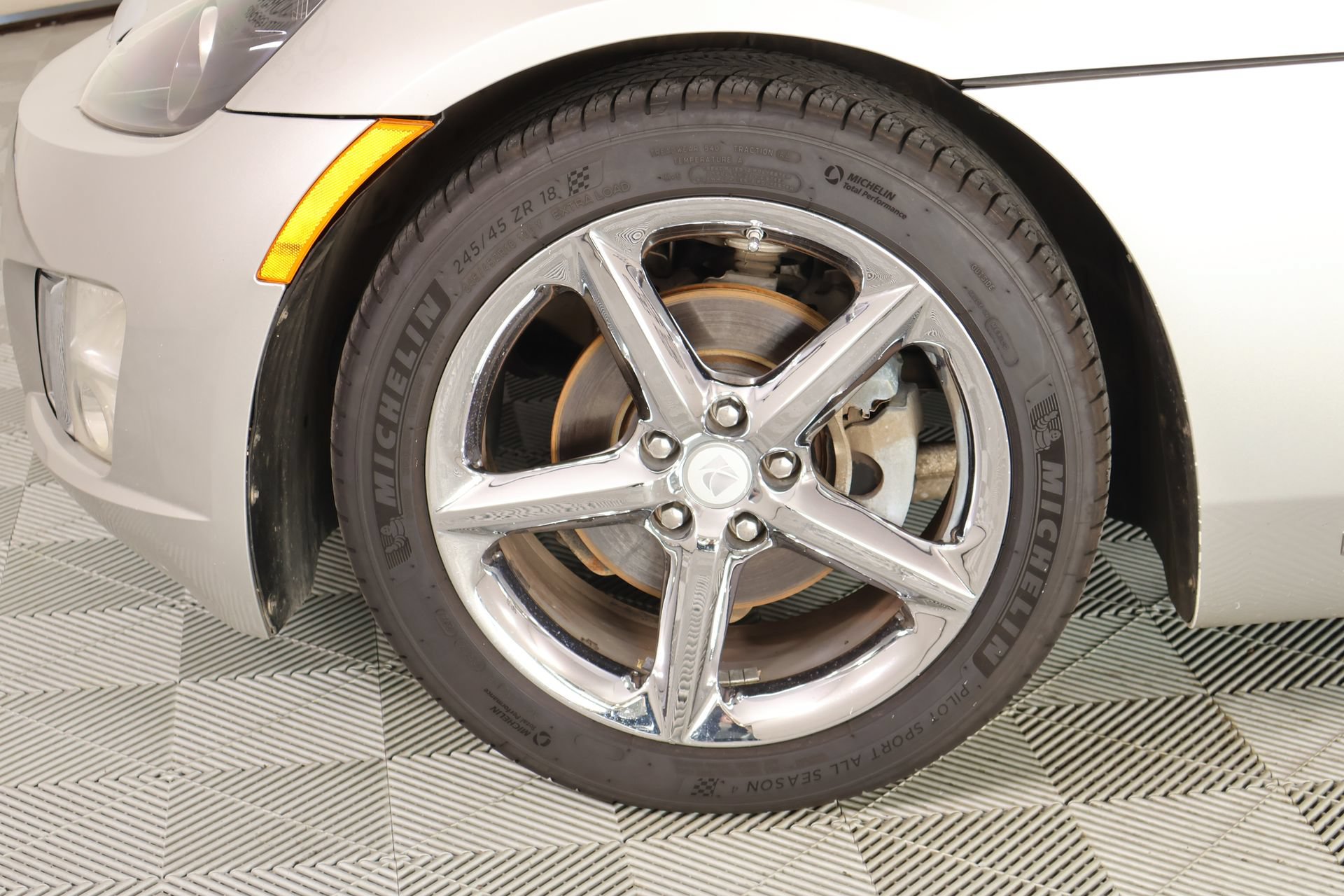 Used 2009 Saturn Sky Red Line RWD image 13