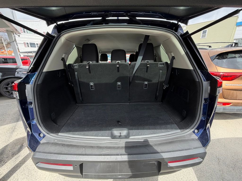 Used 2024 Nissan Pathfinder SV AWD/4WD image 12