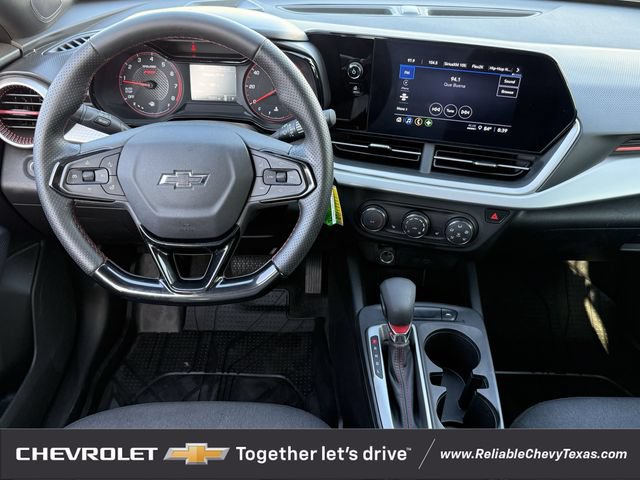 Used 2025 Chevrolet Trax RS w/ Sunroof Package FWD image 12